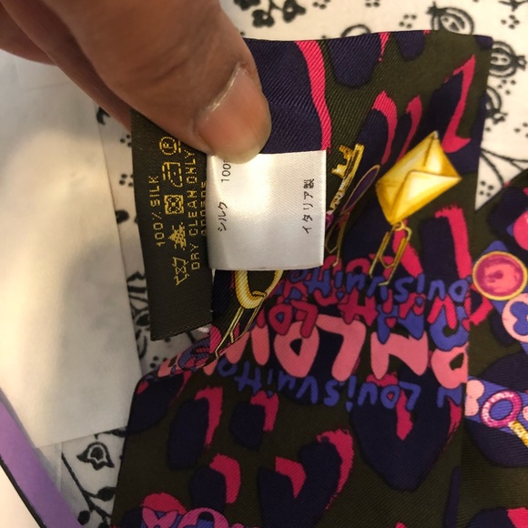 🔴SOLD🔴Beautiful Authentic Louis Vuitton Bandeau - Picture 3 of 6